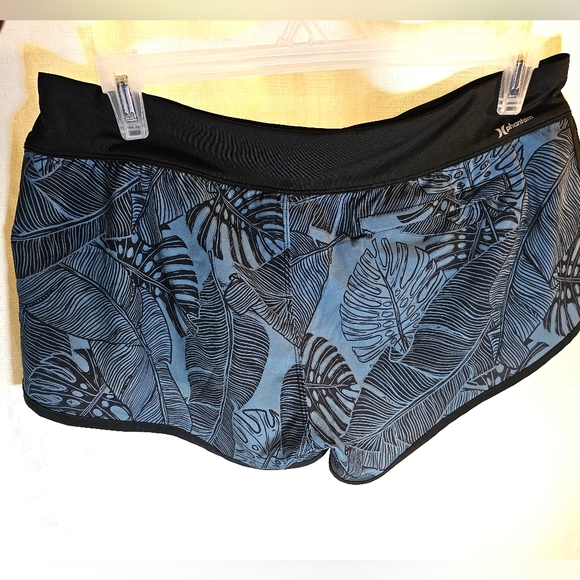 2/$20 Hurley XL Tropical Print Shorts - Picture 7 of 8